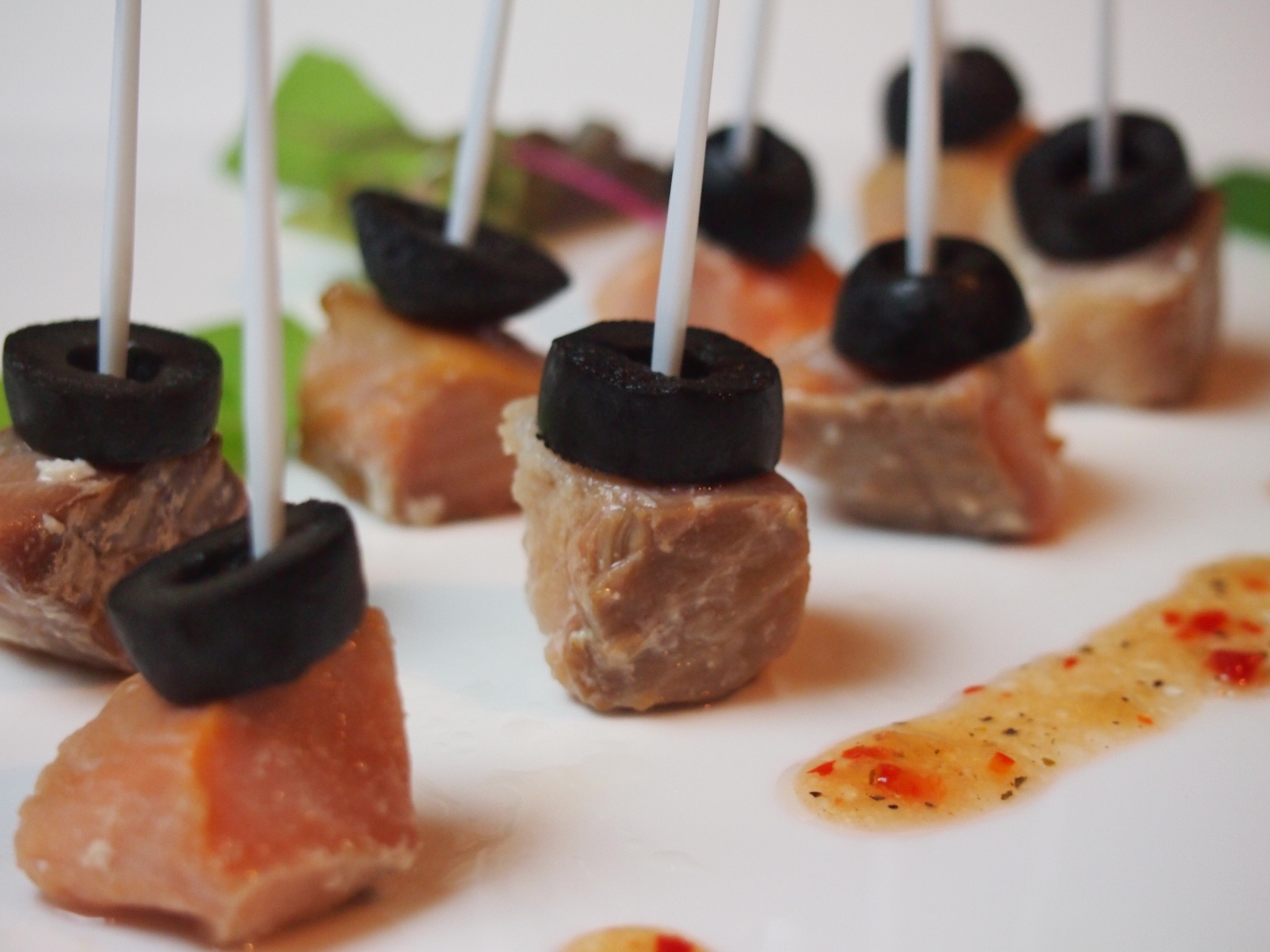 季節の食材を使ってケータリングメニューを考えるって難しいんです♪お店とは違う提供方法のプロとして本日も頑張ります。