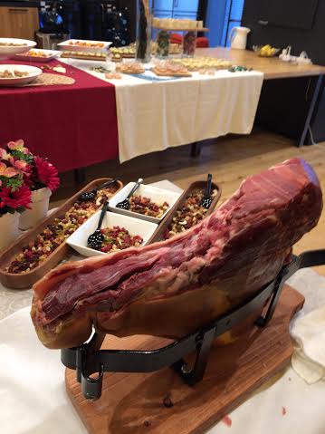 イタリア産生ハム原木カッティングサービス！！　TONKYケータリングにも登場です！