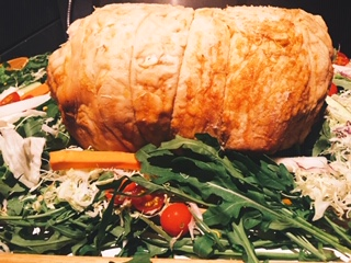 ケータリングで肉カット！！